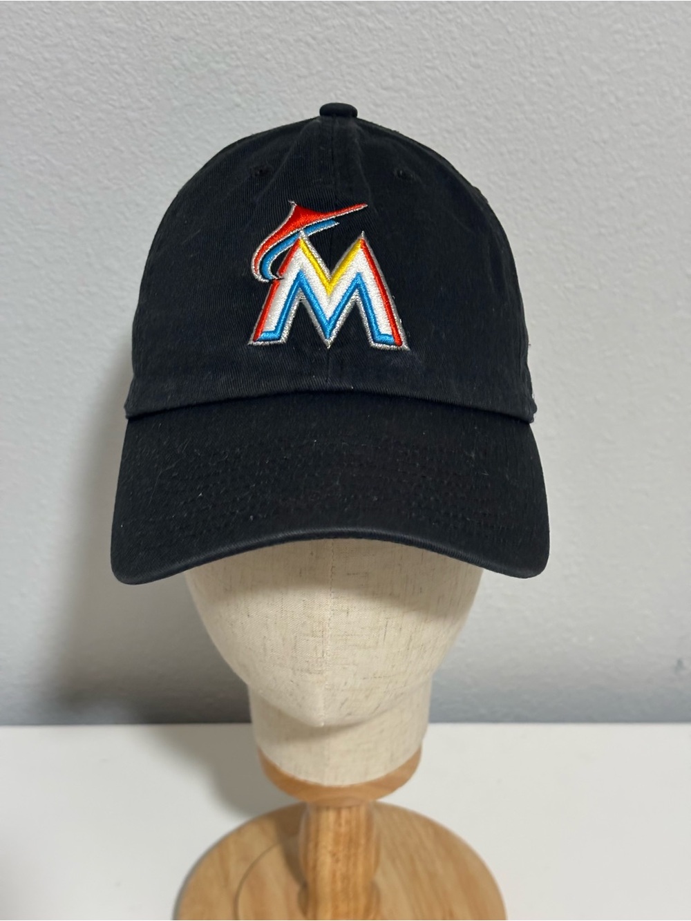 Officially licensed '47 Brand Miami Marlins "Clean Up" adjustable hat.